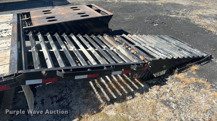 image for item MR9942 2017 Bigtex 22GN-20BK+5MR  equipment trailer