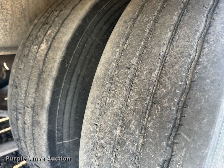 image for item MR9942 2017 Bigtex 22GN-20BK+5MR  equipment trailer