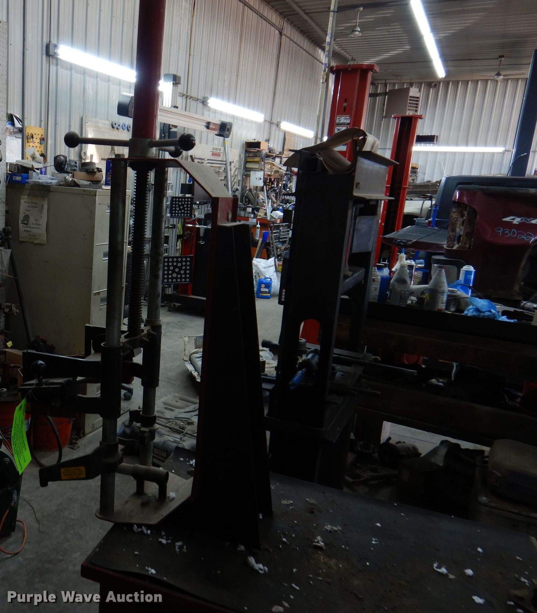 Branick MST580A manual strut spring compressor in Bloomfield, IA