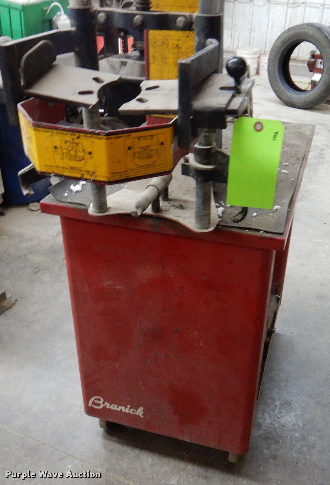Branick MST580A manual strut spring compressor in Bloomfield, IA