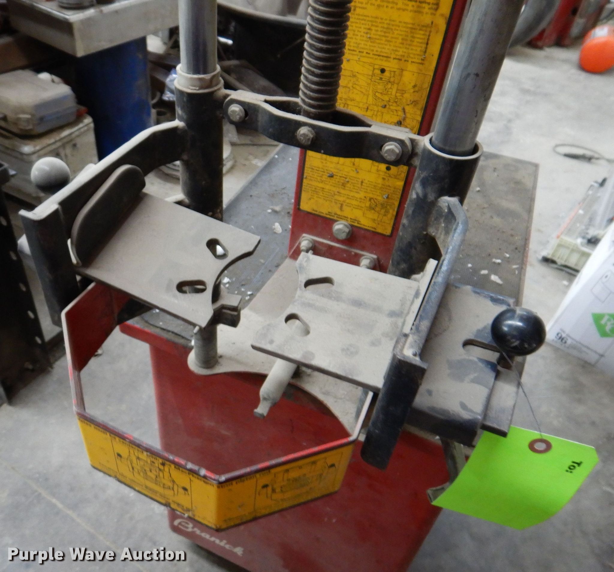 Branick MST580A manual strut spring compressor in Bloomfield, IA