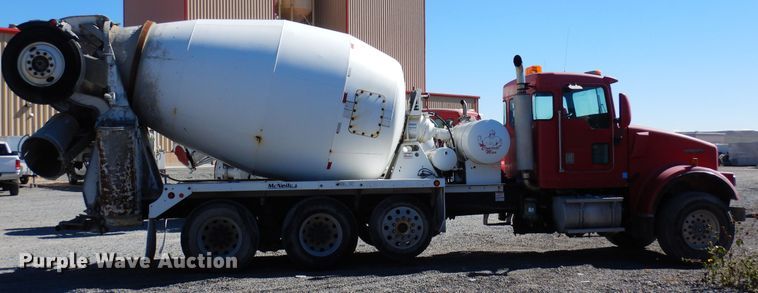 image for item DF8124 2001 Kenworth W900  ready mix truck