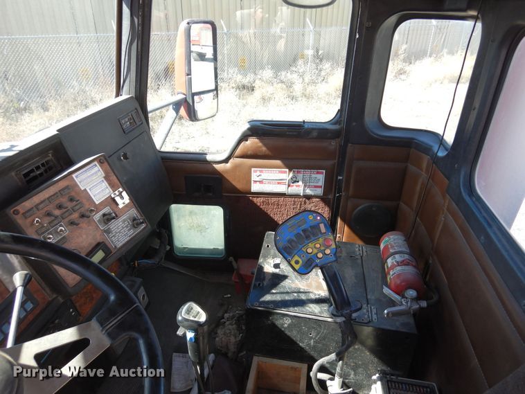 image for item DF8124 2001 Kenworth W900  ready mix truck