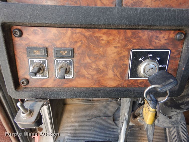 image for item DF8124 2001 Kenworth W900  ready mix truck