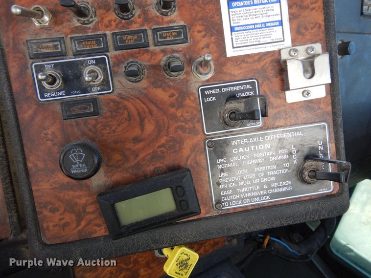 image for item DF8124 2001 Kenworth W900  ready mix truck