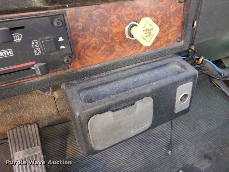 image for item DF8124 2001 Kenworth W900  ready mix truck