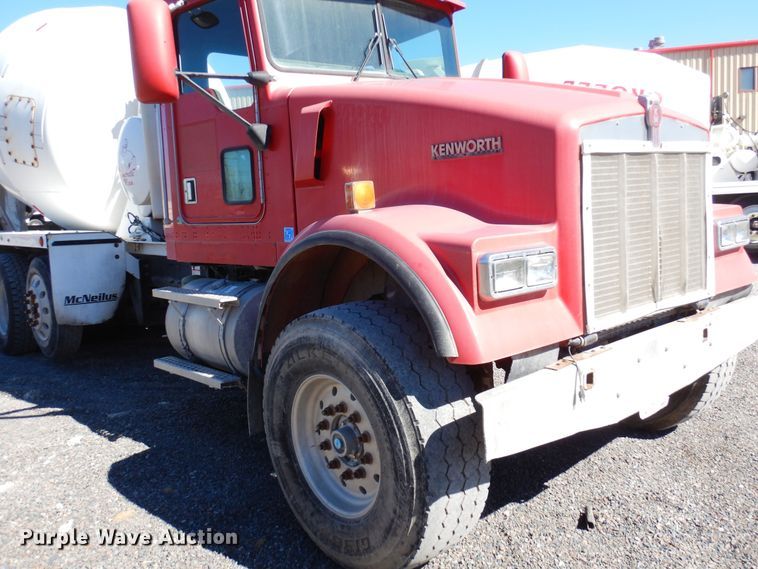 image for item DF8124 2001 Kenworth W900  ready mix truck