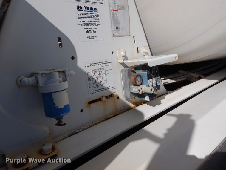 image for item DF8124 2001 Kenworth W900  ready mix truck