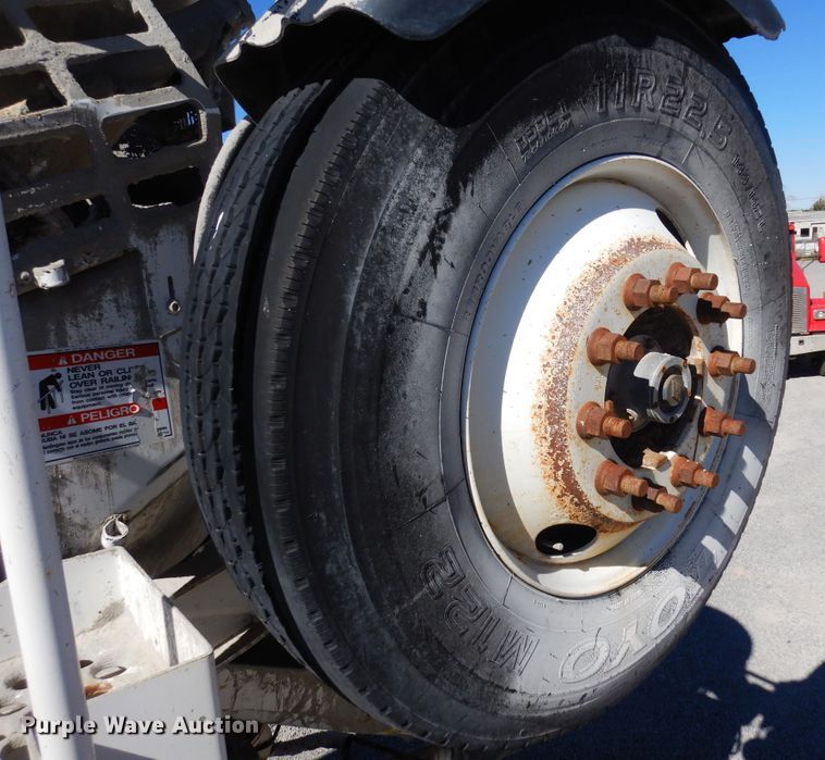 image for item DF8124 2001 Kenworth W900  ready mix truck