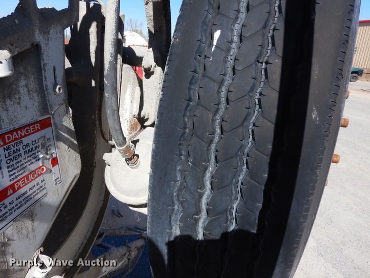 image for item DF8124 2001 Kenworth W900  ready mix truck