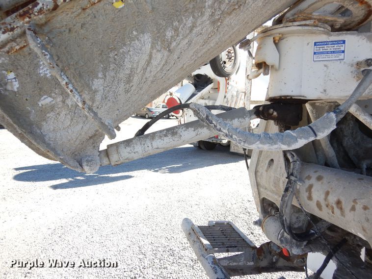 image for item DF8124 2001 Kenworth W900  ready mix truck