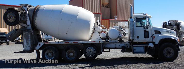 image for item DF8125 2004 Mack CV513 Granite  ready mix truck