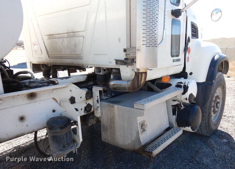 image for item DF8125 2004 Mack CV513 Granite  ready mix truck