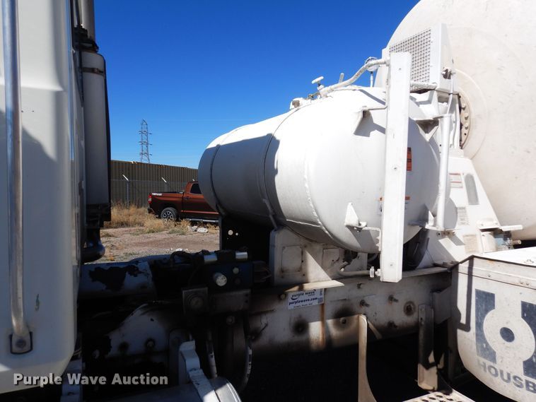 image for item DF8125 2004 Mack CV513 Granite  ready mix truck