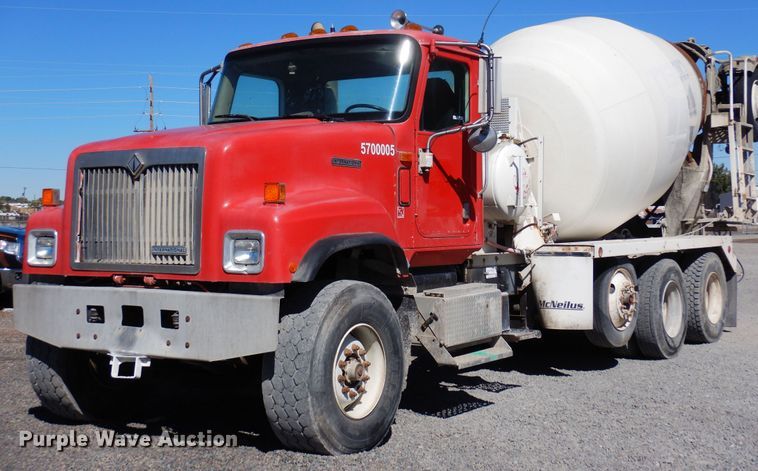image for item DF8126 2000 International 5500i  ready mix truck