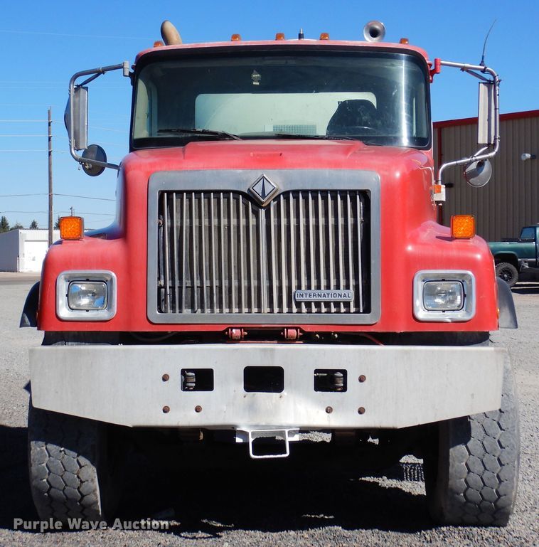 image for item DF8126 2000 International 5500i  ready mix truck