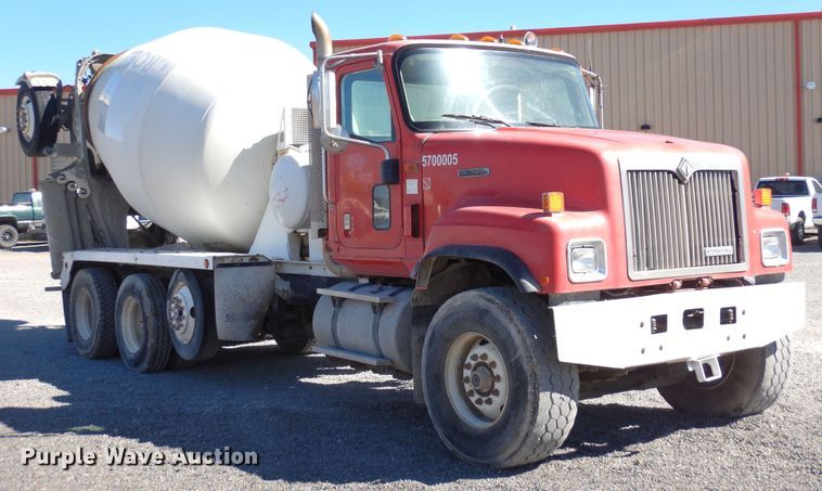 image for item DF8126 2000 International 5500i  ready mix truck