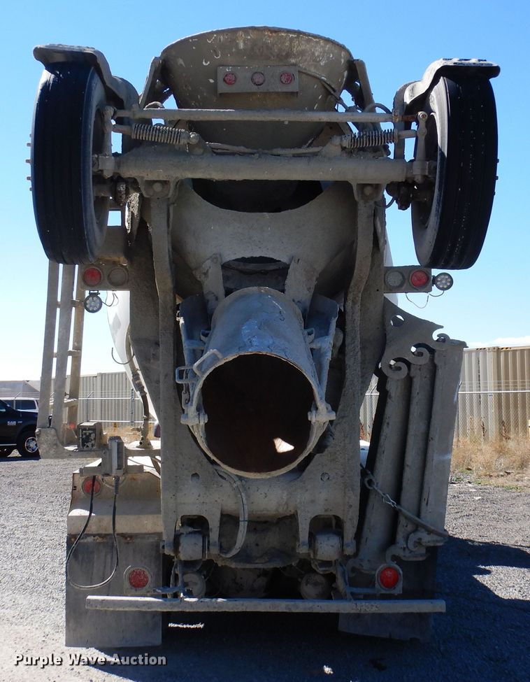 image for item DF8126 2000 International 5500i  ready mix truck