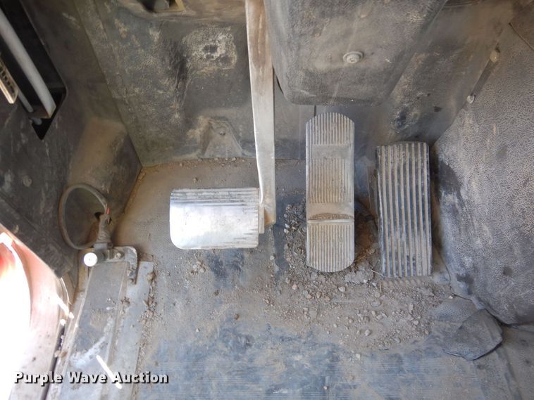 image for item DF8126 2000 International 5500i  ready mix truck