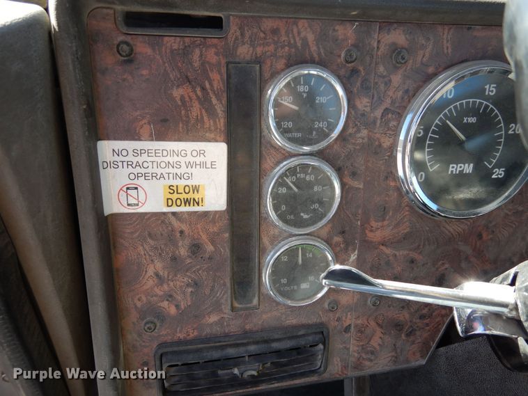 image for item DF8126 2000 International 5500i  ready mix truck