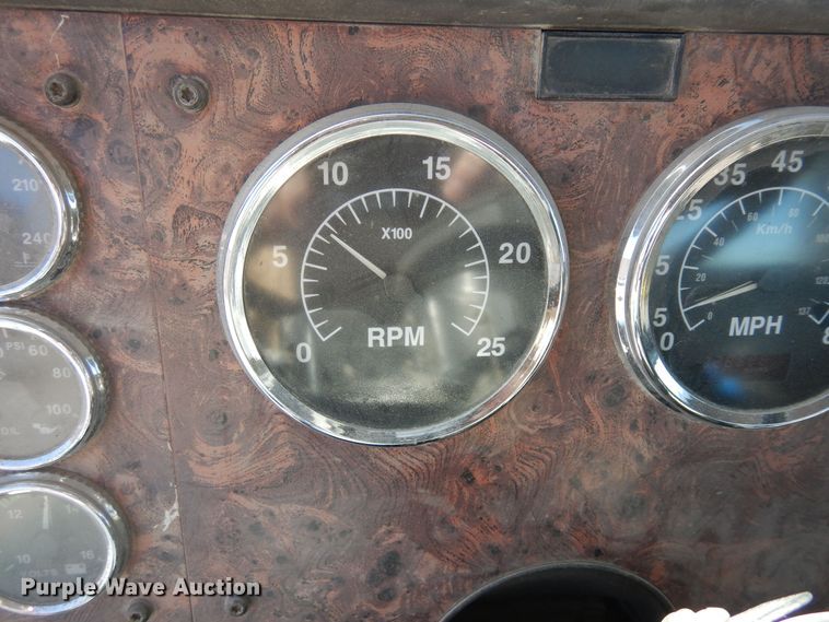 image for item DF8126 2000 International 5500i  ready mix truck