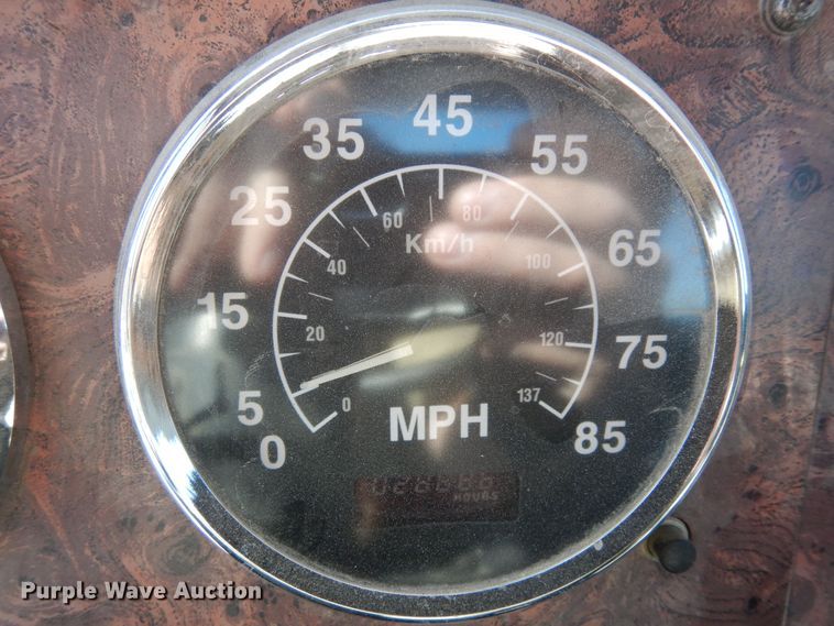 image for item DF8126 2000 International 5500i  ready mix truck