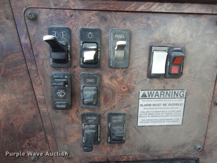 image for item DF8126 2000 International 5500i  ready mix truck