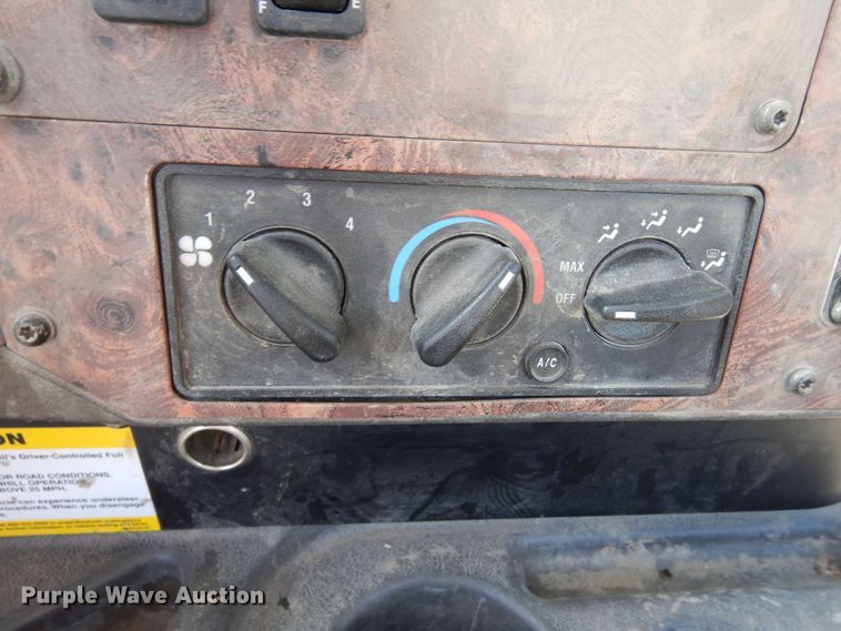 image for item DF8126 2000 International 5500i  ready mix truck