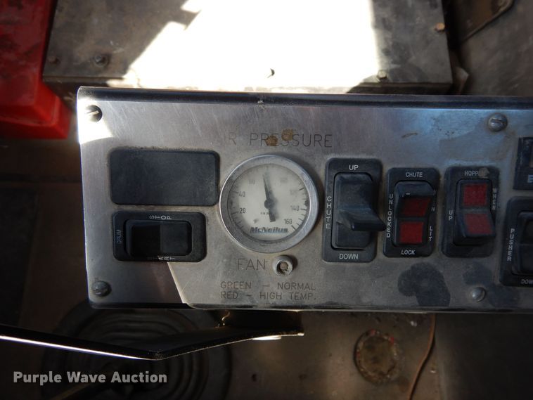 image for item DF8126 2000 International 5500i  ready mix truck