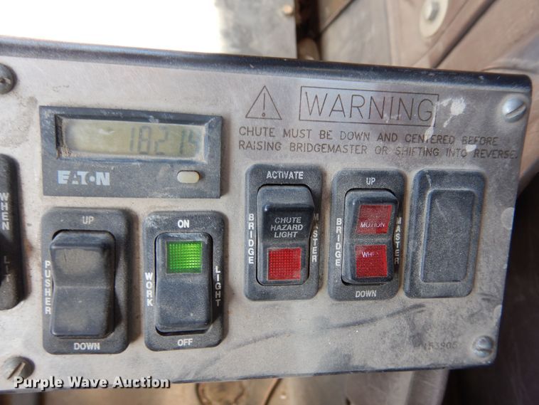 image for item DF8126 2000 International 5500i  ready mix truck