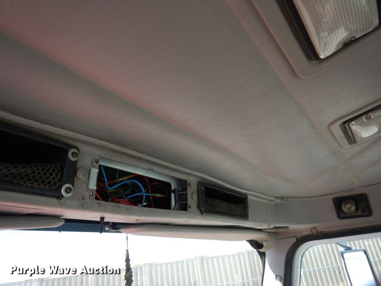 image for item DF8126 2000 International 5500i  ready mix truck