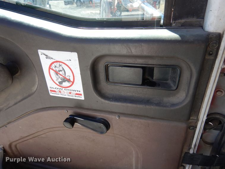 image for item DF8126 2000 International 5500i  ready mix truck