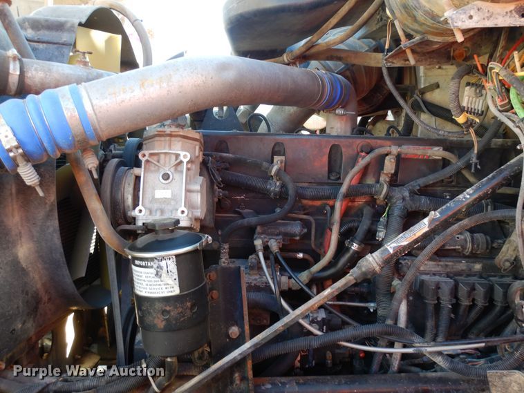 image for item DF8126 2000 International 5500i  ready mix truck