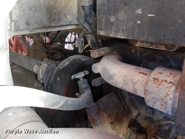 image for item DF8126 2000 International 5500i  ready mix truck