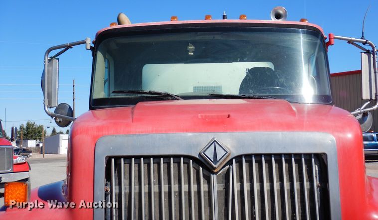 image for item DF8126 2000 International 5500i  ready mix truck