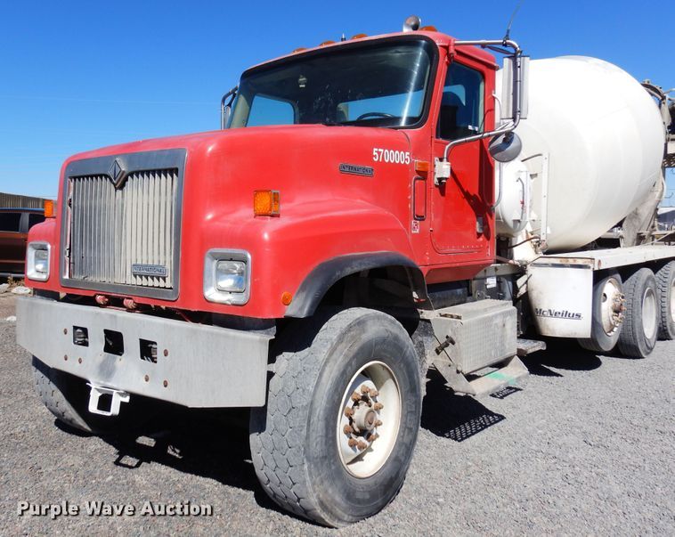 image for item DF8126 2000 International 5500i  ready mix truck