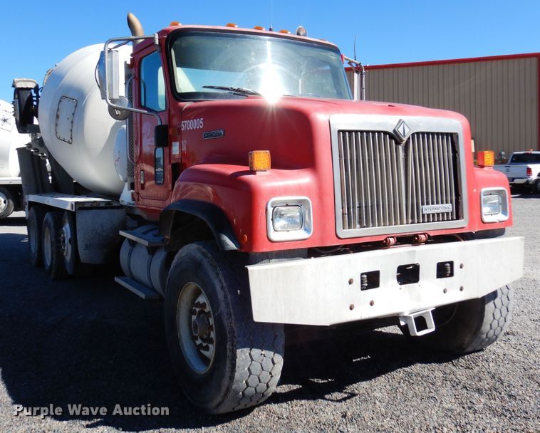 image for item DF8126 2000 International 5500i  ready mix truck
