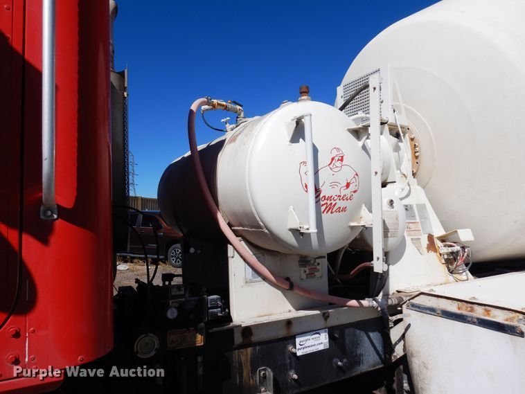 image for item DF8126 2000 International 5500i  ready mix truck