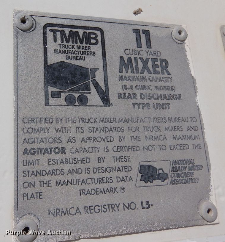 image for item DF8126 2000 International 5500i  ready mix truck