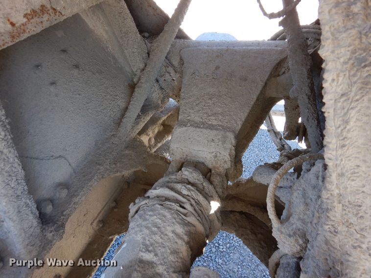 image for item DF8126 2000 International 5500i  ready mix truck