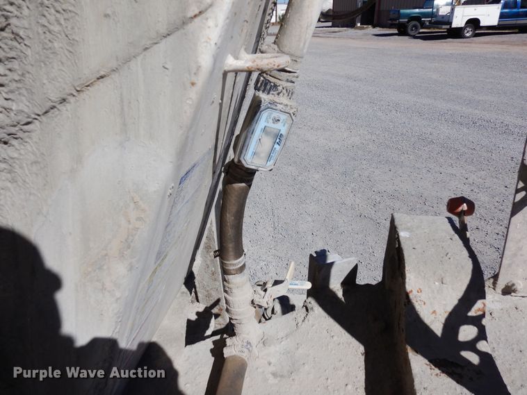 image for item DF8126 2000 International 5500i  ready mix truck