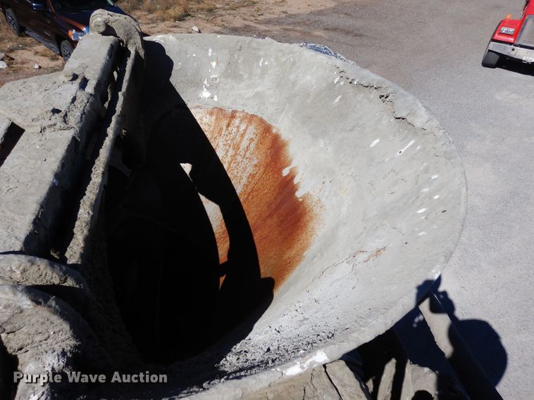 image for item DF8126 2000 International 5500i  ready mix truck