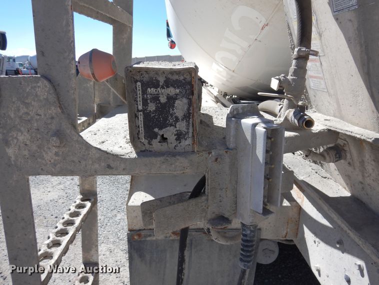 image for item DF8126 2000 International 5500i  ready mix truck