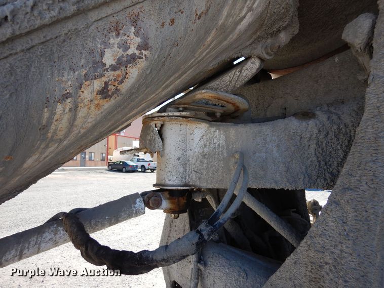 image for item DF8126 2000 International 5500i  ready mix truck