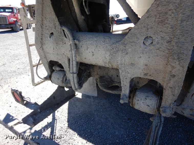 image for item DF8126 2000 International 5500i  ready mix truck