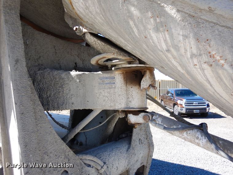 image for item DF8126 2000 International 5500i  ready mix truck