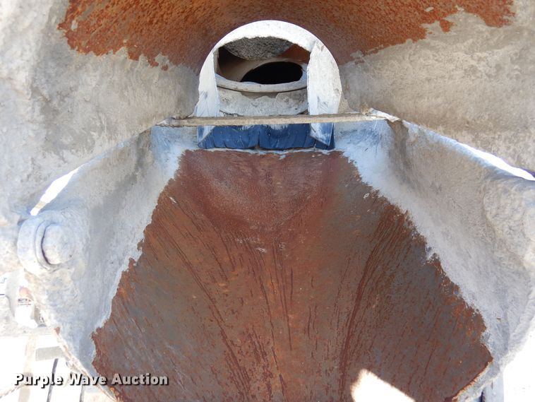 image for item DF8126 2000 International 5500i  ready mix truck