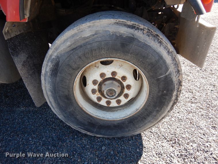 image for item DF8126 2000 International 5500i  ready mix truck