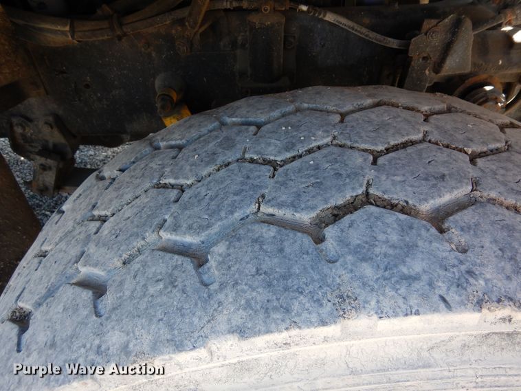 image for item DF8126 2000 International 5500i  ready mix truck