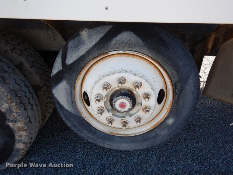 image for item DF8126 2000 International 5500i  ready mix truck